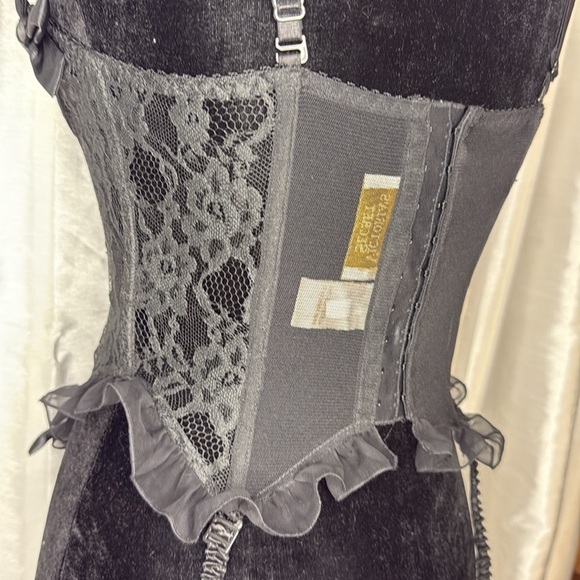 Vtg Victoria’s Secret Gold Label Corset Lacy Coquette Ruffle Garter Women’s 32B - Picture 5 of 7